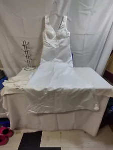 Abito da sposa con treno / bianco senza maniche 100% poliestere taglia 12 - Foto 1 di 24