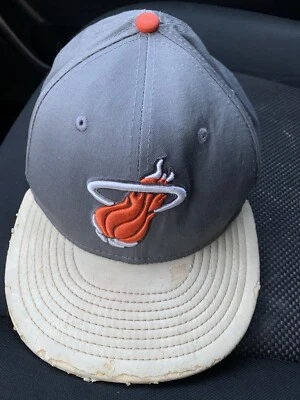 DE COLECCIÓN Miami Heat Snapback Gorra Nueva Era 59fifty NBA Sombrero Madera Dura Clásicos Med-LG Foto 1 de 4