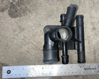 Adaptador de flange de água/líquido de arrefecimento OE 2006-2007 Volkswagen Golf 2.0L 06F121133G - Imagem 1 de 4