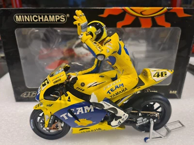 SET YAMAHA YZR-M1 MOTO GP 2006 + FIGURINO V.ROSSI 1/12 - Immagine 1 di 4