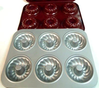 Fast NEU 2 x Mini Gugglhupf Form 6erBackblech Backform Kuchen Cake Förmchen - Bild 1 von 4