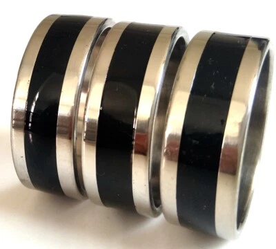 Venta al por mayor lotes 50 piezas de anillos de banda negra de acero inoxidable anillo de dedo esmaltado para hombre Foto 1 de 4