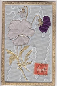 CPA FANTAISIE - MONTAGE COLLAGE RELIEF 3D FLEUR DE PENSEE SOIE MOIRE 1907 ~C48 - Imagen 1 de 2