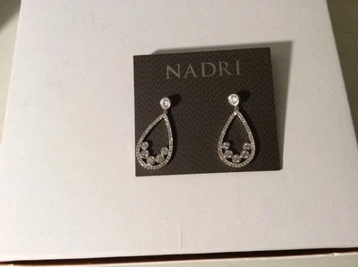 Pendientes de lágrima Nadri tono plata cristal transparente poste grande NUEVOS $75 #218 Foto 1 de 3