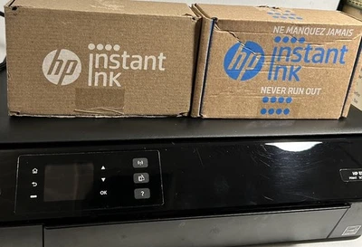 Impresora de inyección de tinta inalámbrica todo en uno HP Envy 4500 con tinta negra y multicolor funciona Foto 1 de 4