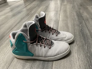 Size 10 - Nike LeBron 11 Lifestyle Wolf Grey Basketball Sneakers - Picture 1 of 12