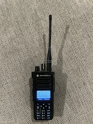 Radio digital bidireccional Motorola XPR 7550e UHF - totalmente probada - excelente estado Foto 1 de 4