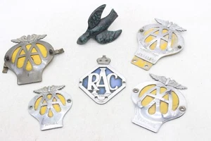 F x6 Vintage Car Badges inc Flying Bird Car Mascot, AA, RAC etc - Foto 1 di 9
