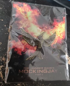Pin de solapa de metal de Sinsajo de Los Juegos del Hambre parte 2 caja de botín coleccionable 2015 NUEVO - Imagen 1 de 2