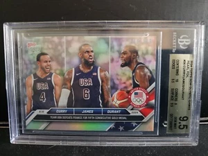 2024 Topps Now Olympic Games - #26 LeBron James, Stephen Curry, Kevin Pearl /199 - Picture 1 of 3