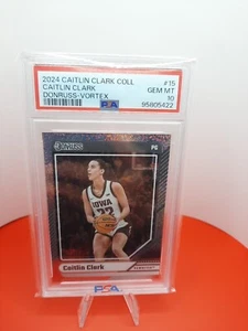 2024 Caitlin Clark Coll Caitlin Clark Donruss-Vortex #15 267/399 PSA 10 POP ONE - Foto 1 di 6