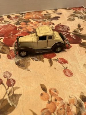 VINTAGE 1:43 YATMING 1932 FORD COUPE REPLICA DIECAST METAL CAR MADE IN HONG KONG - Image 1 of 4