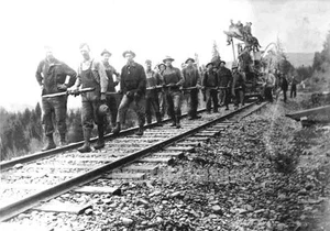 1914 SUMMIT OREGON Corvallis & Eastern RR Track Crew - Picture 1 of 1