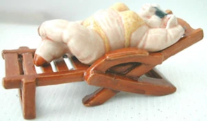 KLIMA K169 Miniature statuette en porcelaine - COCHON A LA PLAGE N° 1 PIG - Picture 1 of 4