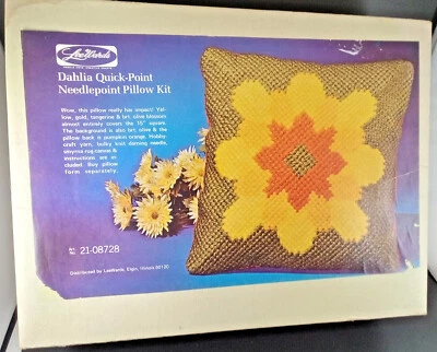 Kit de almohada de punta de aguja de punto rápido Lee Wards "Dahlia", c. 1974 Foto 1 de 2