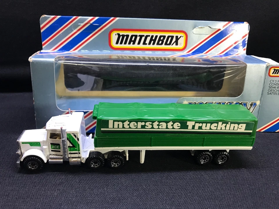 Camión cubierto Matchbox Convoy Peterbilt escala 1:64 Foto 1 de 4