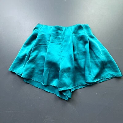 Pantalones Cortos Estilo Solaris Para Mujer Medianos Satén Plisados Verde Cintura Elástica Foto 1 de 4