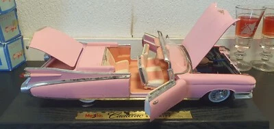Maisto 1/18 Scale Diecast Model Car - 36813 1959 Cadillac Eldorado Biarritz Pink - Image 1 of 4