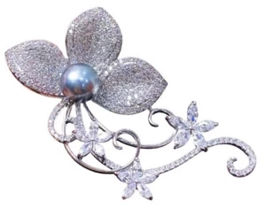 Natural 8-9mm Gray Freshwater Pearl Crystal Flower Brooches 18KGP For Women - Picture 1 of 5