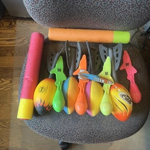 Misc Lot Of Water Toys Footballs Torpedoes Fetch Lots Of Water Fun 4 The Family - Picture 1 of 7