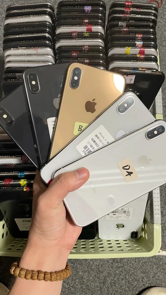 90% N E W Apple iPhone X - 256GB 5.8" 12MP Random color - Image 1 of 4