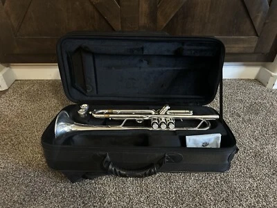  Trompeta Júpiter JTR1110R con boquilla y estuche - Busco ofertas Foto 1 de 4