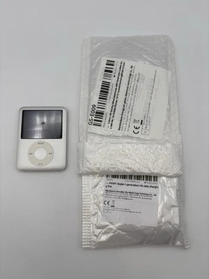 Apple iPod Nano (3rd Gen) / 4GB / MB245LL/A - Image 1 of 4