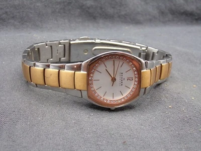 Women's SKAGEN Two-Tone Watch w/ New Battery - Works Great! -c79 - Image 1 of 4
