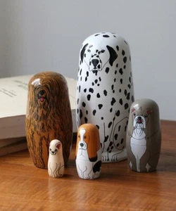 Juego de 5 adornos matrioska de madera Midori Komatsu perros NUEVO - Imagen 1 de 5