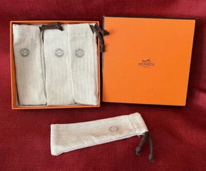 Authentische HERMES Geschenkbox mit 4 Staubbeuteln/Beuteln für Parfums Lippenstifte etc. - Bild 1 von 9
