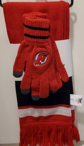 NEW JERSEY DEVILS SCARF & GLOVES SET NEW UNOPENED WITH TAGS Cover
