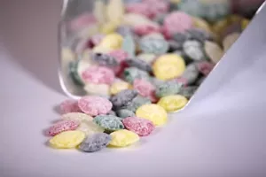 Bunte Hustenmischung Bonbon mit Pfefferminze Anis Fenchel Eukalyptus, 1kg - Bild 1 von 1