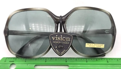 GAFAS DE SOL VINTAGE GRANDES VISION para mujer grises, etiqueta original, nunca usadas años 70 Corea Foto 1 de 4