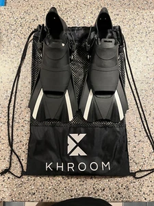 KHROMM Kurze Flossen Schwimmflossen schwarz weiß NEUwertig S M US 3-8 Schnorchel - Bild 1 von 3