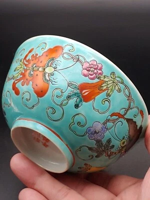 清代粉彩瓷松石绿蝶恋花碗 Antiguo cuenco de mariposa de porcelana rosa familiar marca Qianlong chino Foto 1 de 4