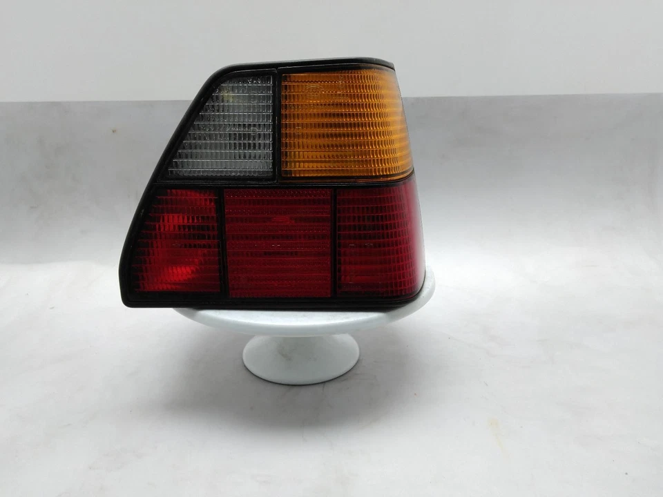Luz trasera VOLKSWAGEN GOLF O/S 1984-1991 5 puertas hatchback derecha Foto 1 de 4