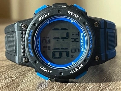 Reloj deportivo digital Marathon by Timex TW5K84800 - Correa negra con detalles azules Foto 1 de 4