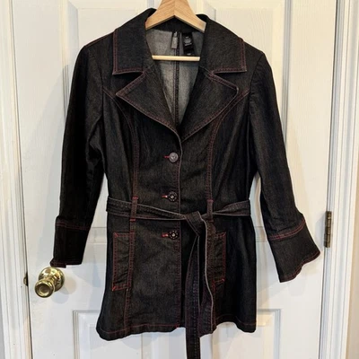 Chaqueta estilo trinchera de mezclilla Bisou Bisou para mujer M con cinturón costuras rojas Foto 1 de 4