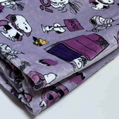 Berkshire Peanuts Halloween Snoopy Woodstock Boo Disfraces Lavanda Manta Foto 1 de 4