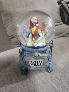 Disney Nightmare Before Christmas Sally Musical Snow Globe 1993 Works Great Cond - Picture 1 of 7