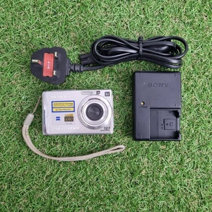 Sony Digital Camera Cybershot DSC-W200 12.1MP Silver Tested - Picture 1 of 8