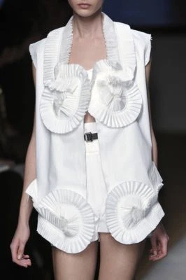 YVES SAINT LAURENT YSL Blanco Espiral Plisado Patrón Cinturón Chaleco 6 38 RUNWAY Top NUEVO Foto 1 de 4