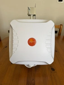 Poynting XPOL-2-V3-3 XPolarised High Gain Uni-Directional 2x2 MIMO 4G/5G Antenna - Photo 1/4
