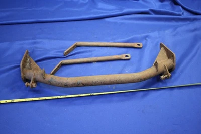 Conjunto de tubo transversal de suspensão dianteira Triumph TR6 - Imagem 1 de 4