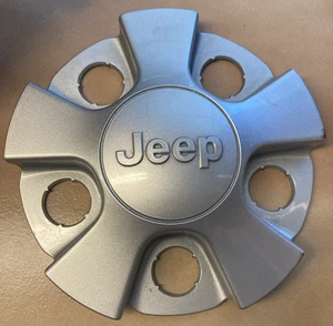 2014-2018 Jeep Cherokee Center Cap Silver 1WC49TRMAB - Picture 1 of 2