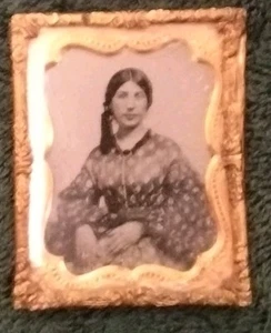 Rubino Ambrotipo Di Una Bella Donna Esotica In Seta 1/9° Piatto Circa 1855 - Foto 1 di 2