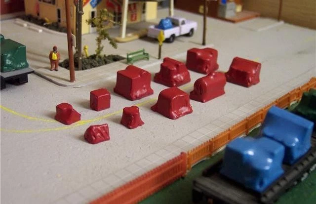 N scale Tarped Loads 10 pcs finished, & ready to install 1:160 scale cargo red - Image 1 of 1