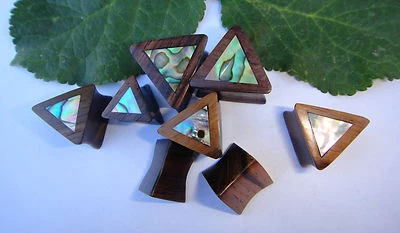 1 par de medidores de tapones para los oídos acampanados dobles triángulo madera Sono con carcasa de abulón hechos a mano Foto 1 de 3