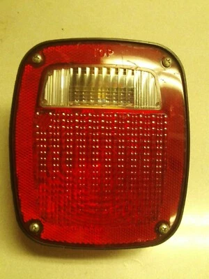 Luz trasera izquierda Jeep Wrangler 1998-2006 AIP2STR89YJ / ¡Envío gratuito! Foto 1 de 4