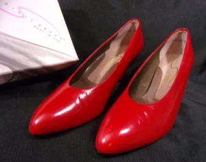 Easy Spirit Women's Red Leather Dress Pumps Kitten Heels  size 8.5B-Made in USA - Picture 1 of 10